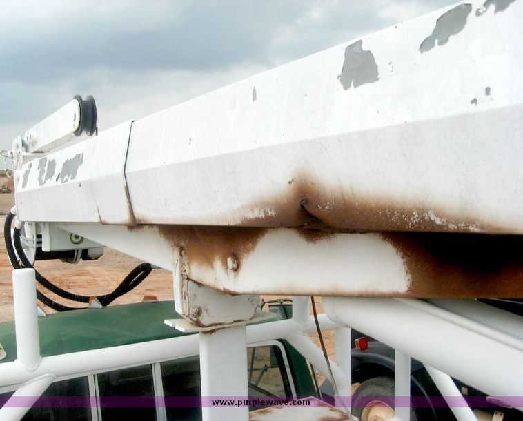 image for item 8778 1980 Ford F700 truck with auger bin