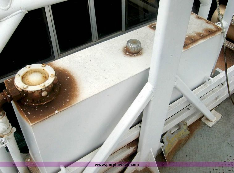 image for item 8778 1980 Ford F700 truck with auger bin