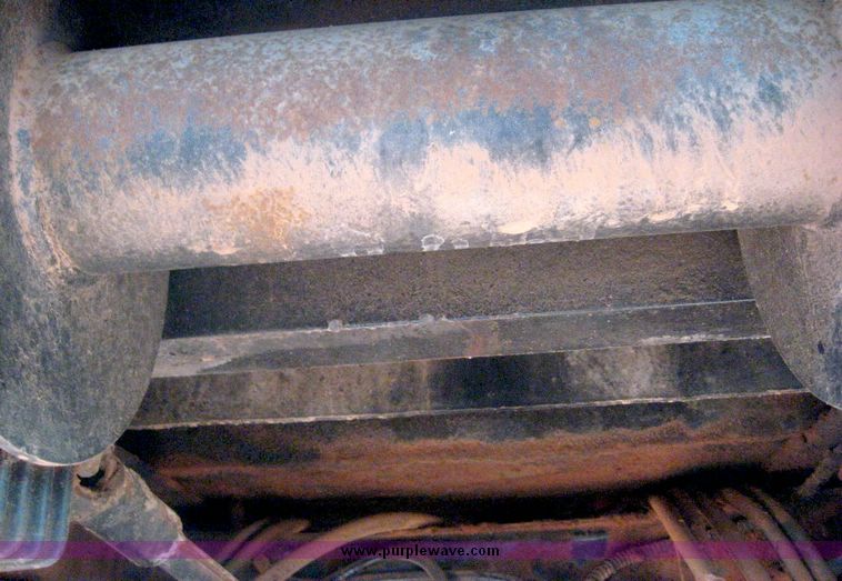 image for item 8778 1980 Ford F700 truck with auger bin