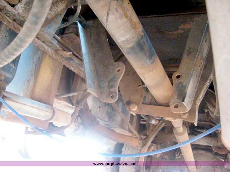 image for item 8778 1980 Ford F700 truck with auger bin