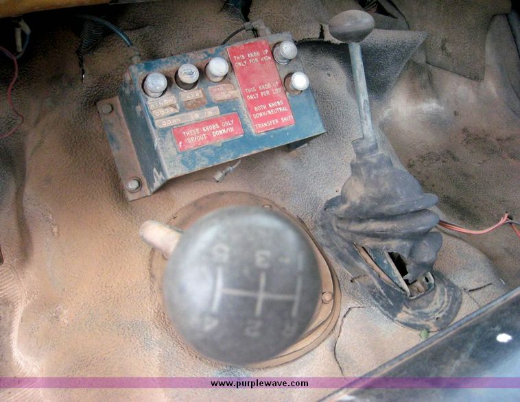 image for item 8778 1980 Ford F700 truck with auger bin