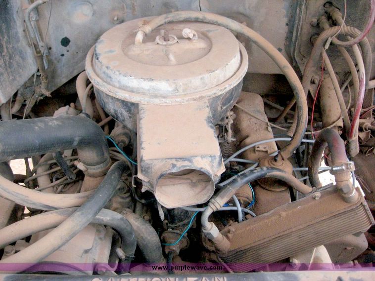 image for item 8778 1980 Ford F700 truck with auger bin