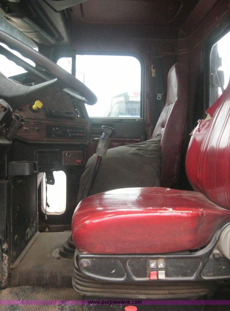 image for item 8779 1991 Freightliner