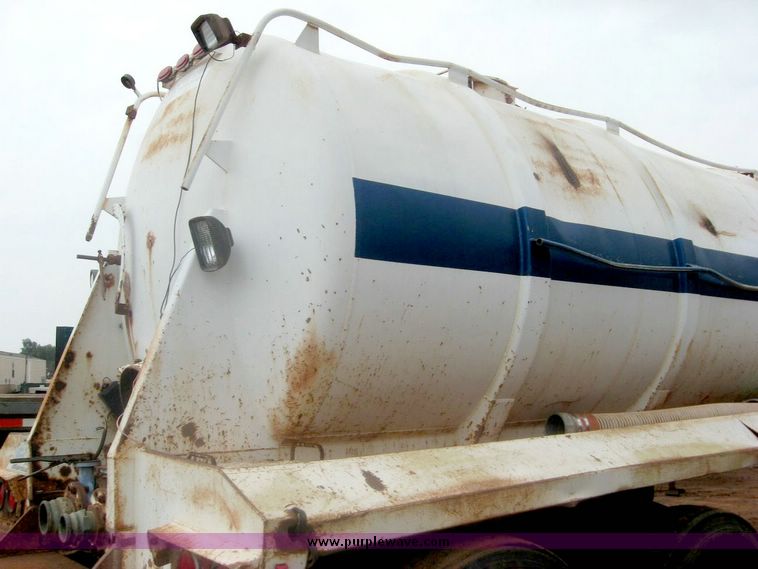 image for item 8965 1991 FWF water tank