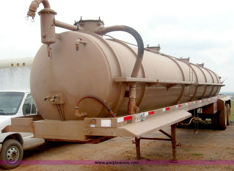 image for item 8966 1980 Tiger Tank water trailer