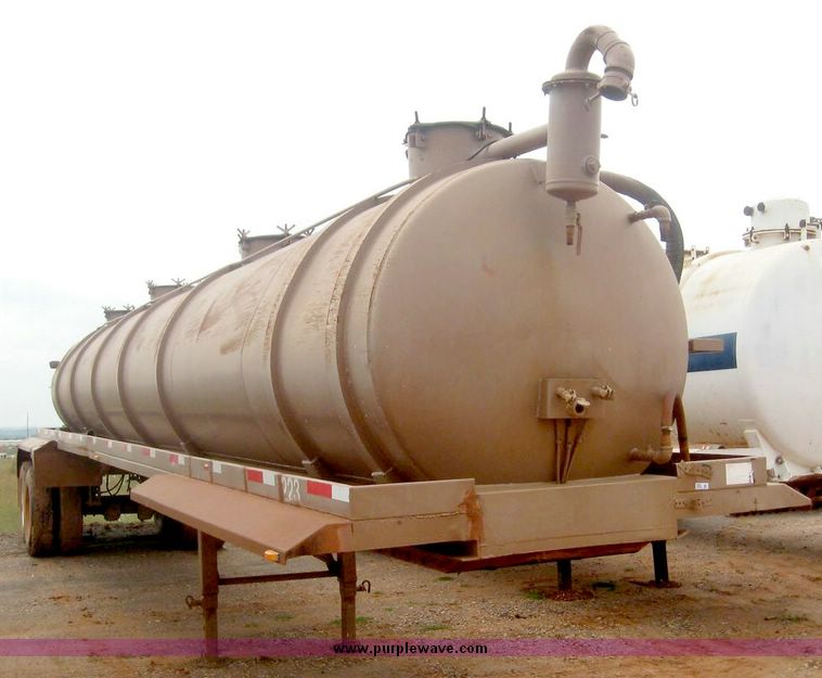image for item 8966 1980 Tiger Tank water trailer
