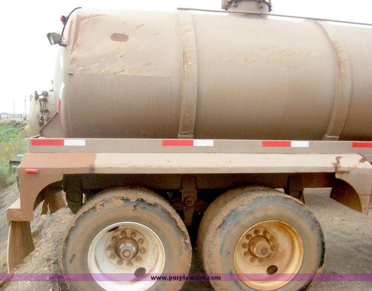 image for item 8966 1980 Tiger Tank water trailer