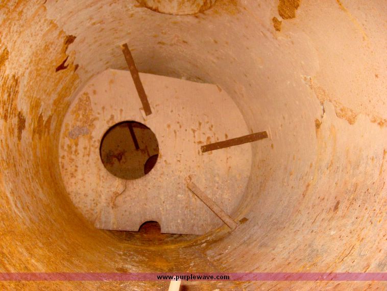 image for item 8966 1980 Tiger Tank water trailer