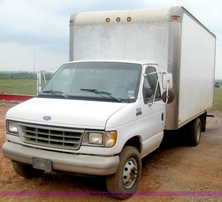 image for item 8967 1993 Ford Box truck