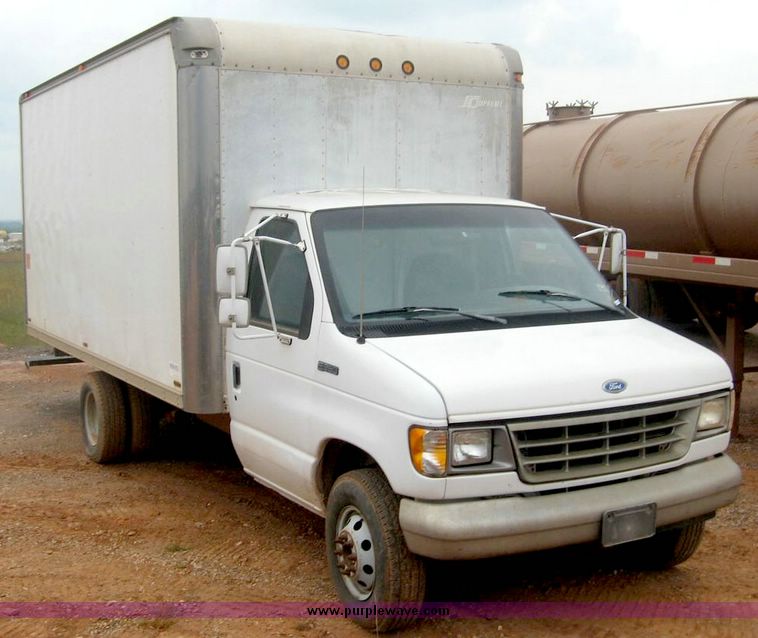 image for item 8967 1993 Ford Box truck