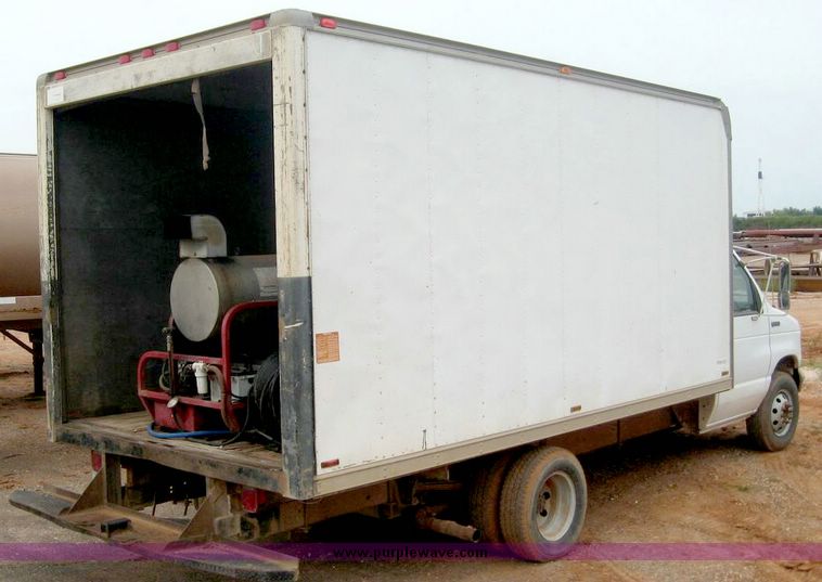 image for item 8967 1993 Ford Box truck