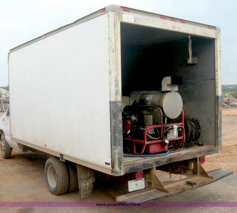 image for item 8967 1993 Ford Box truck