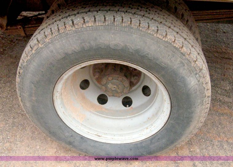 image for item 8967 1993 Ford Box truck