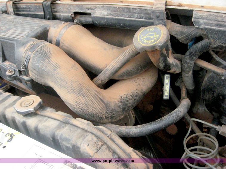 image for item 8967 1993 Ford Box truck