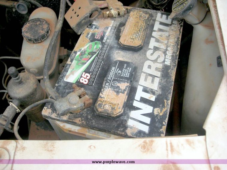 image for item 8967 1993 Ford Box truck