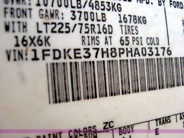 image for item 8967 1993 Ford Box truck