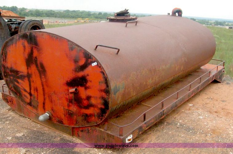 image for item 8969 Approximately 1,000 gallon water tank bed