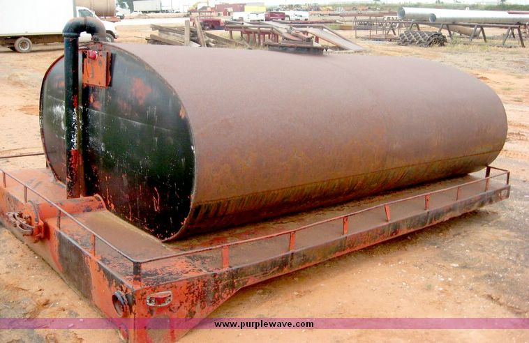 image for item 8969 Approximately 1,000 gallon water tank bed