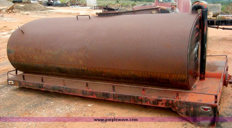 image for item 8969 Approximately 1,000 gallon water tank bed