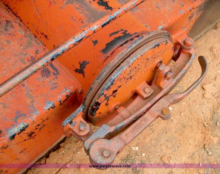 image for item 8969 Approximately 1,000 gallon water tank bed