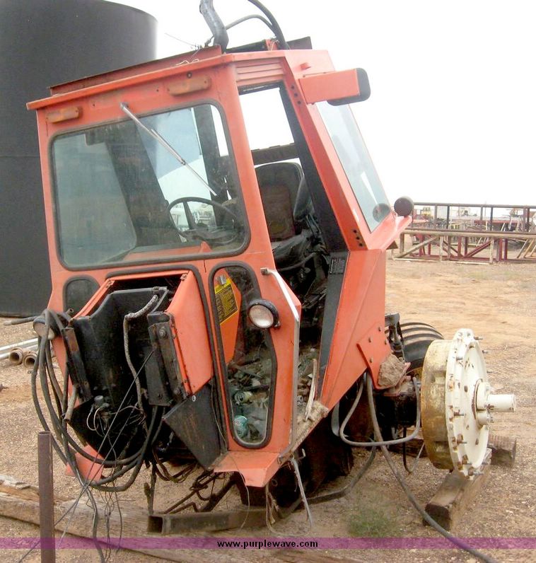 image for item 8972 Allis Chalmers 7060 tractor