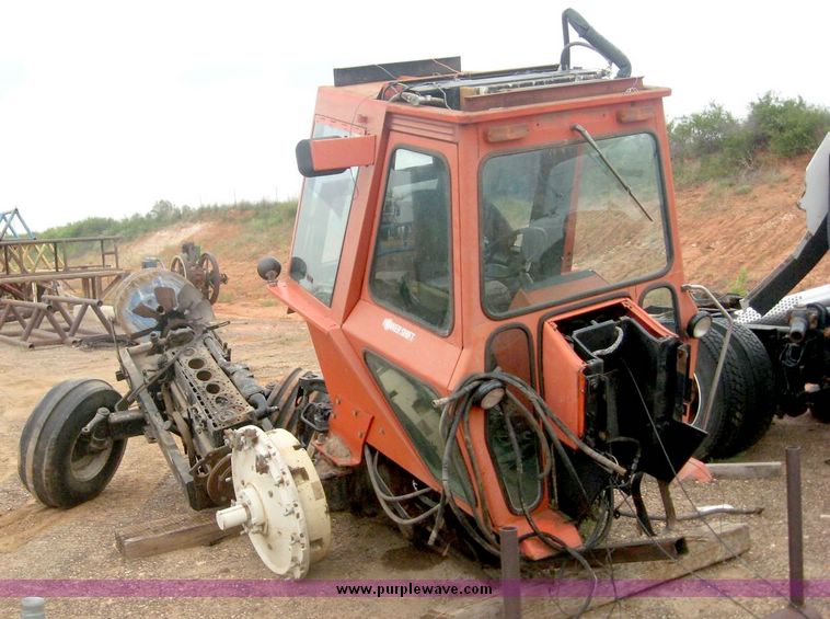 image for item 8972 Allis Chalmers 7060 tractor