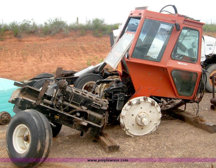 image for item 8972 Allis Chalmers 7060 tractor