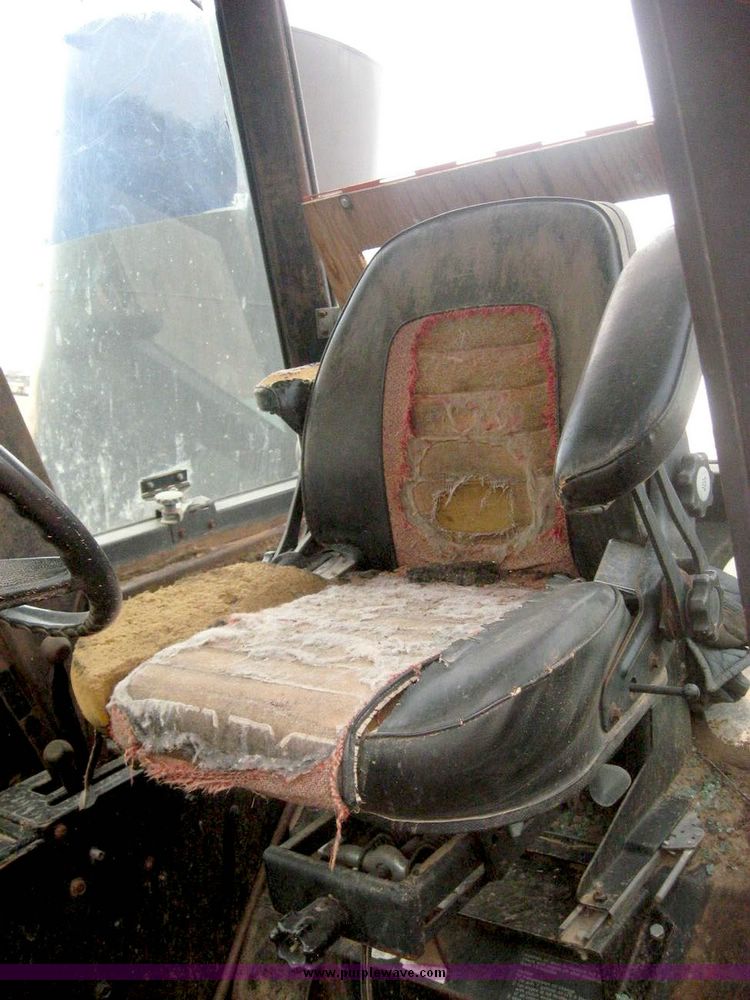 image for item 8972 Allis Chalmers 7060 tractor