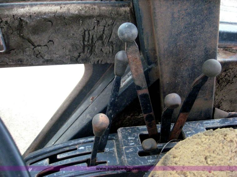 image for item 8972 Allis Chalmers 7060 tractor