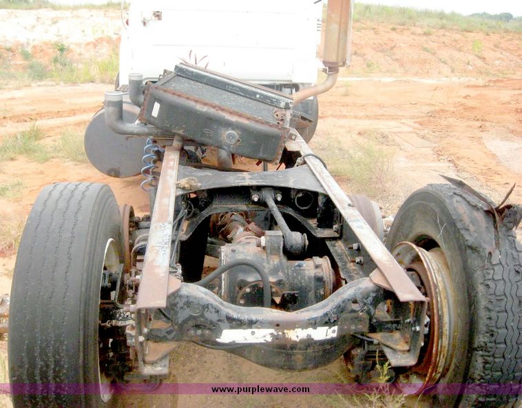 image for item 8973 1985 Mack Econodyne semi truck