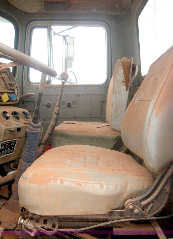 image for item 8973 1985 Mack Econodyne semi truck