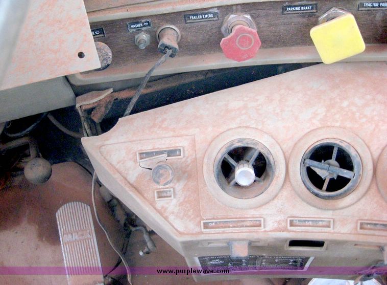 image for item 8973 1985 Mack Econodyne semi truck