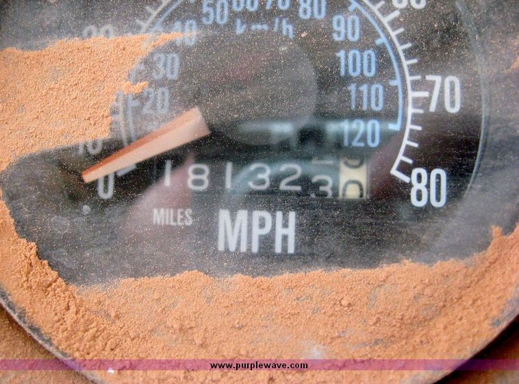 image for item 8973 1985 Mack Econodyne semi truck