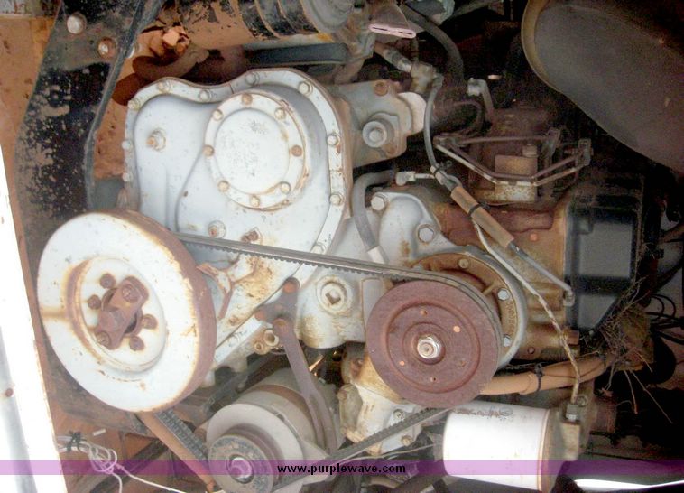 image for item 8973 1985 Mack Econodyne semi truck