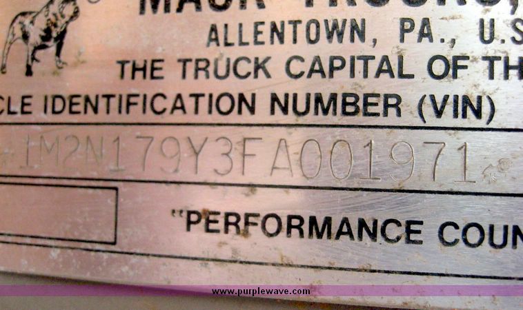 image for item 8973 1985 Mack Econodyne semi truck