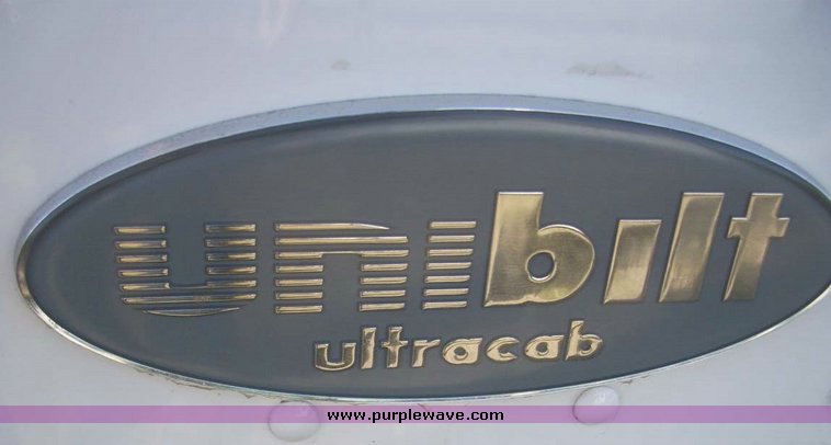 image for item 7602 2005 Peterbilt Conventional 379 semi truck