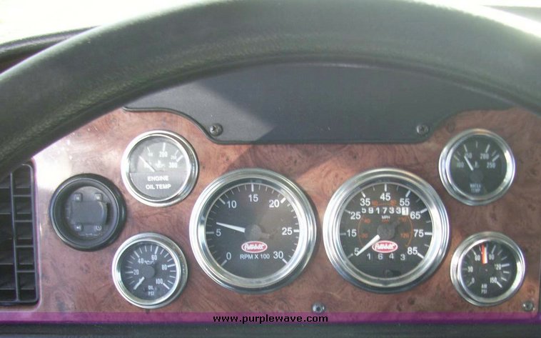 image for item 7602 2005 Peterbilt Conventional 379 semi truck