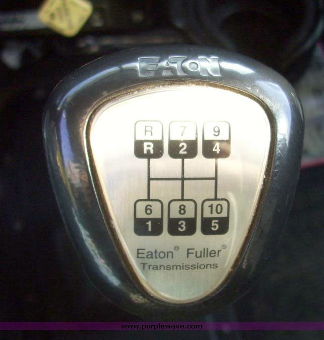 image for item 7602 2005 Peterbilt Conventional 379 semi truck