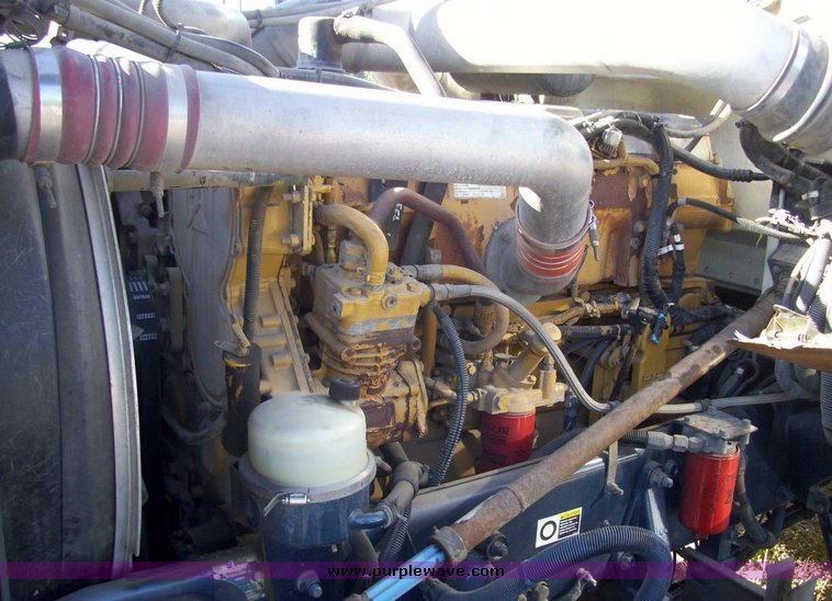 image for item 7602 2005 Peterbilt Conventional 379 semi truck