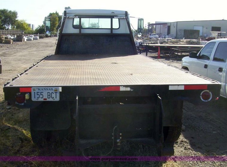 image for item 7603 1992 International Series 4700 16' flat bed truck