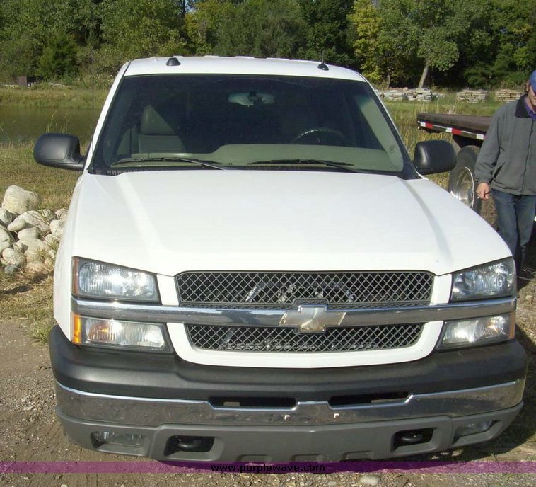 image for item 7604 2004 Chevrolet C1500 Silverado pickup truck