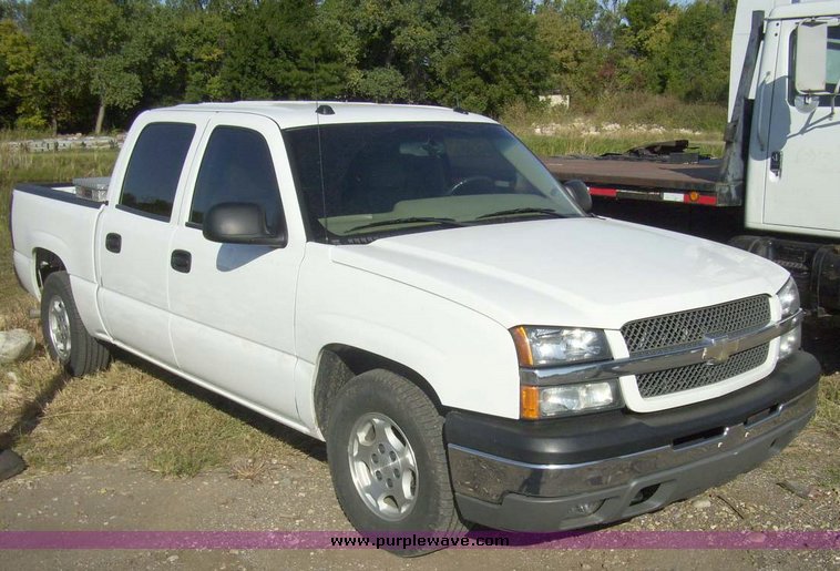 image for item 7604 2004 Chevrolet C1500 Silverado pickup truck