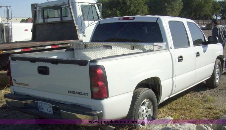 image for item 7604 2004 Chevrolet C1500 Silverado pickup truck