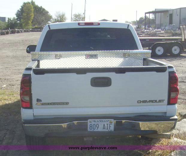 image for item 7604 2004 Chevrolet C1500 Silverado pickup truck