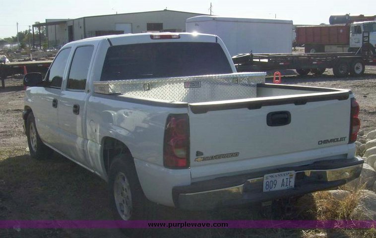 image for item 7604 2004 Chevrolet C1500 Silverado pickup truck