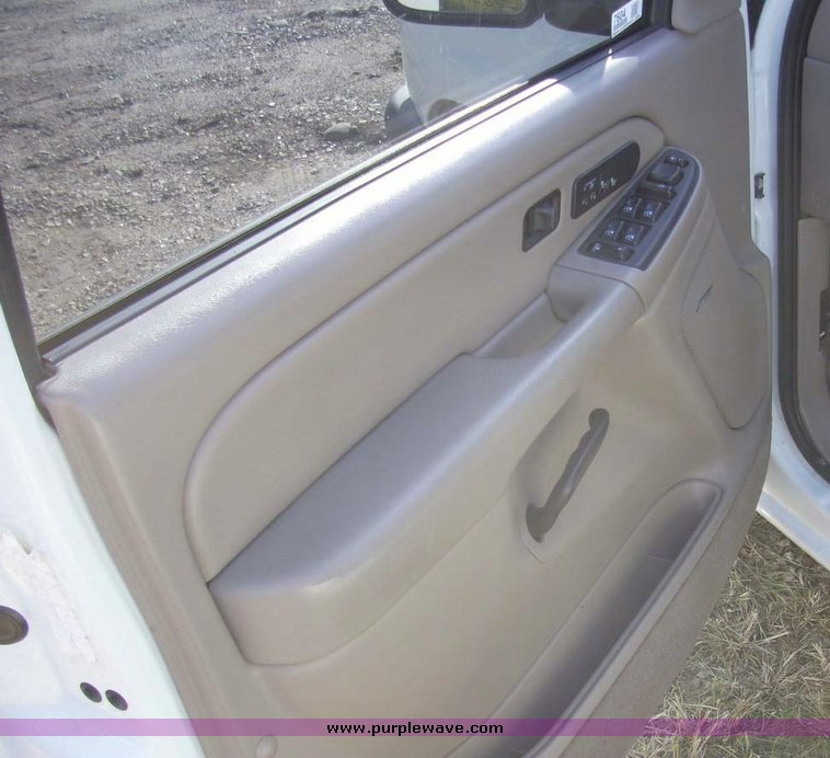 image for item 7604 2004 Chevrolet C1500 Silverado pickup truck