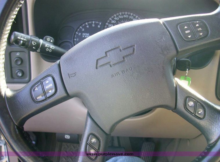 image for item 7604 2004 Chevrolet C1500 Silverado pickup truck