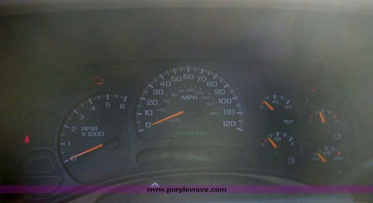 image for item 7604 2004 Chevrolet C1500 Silverado pickup truck