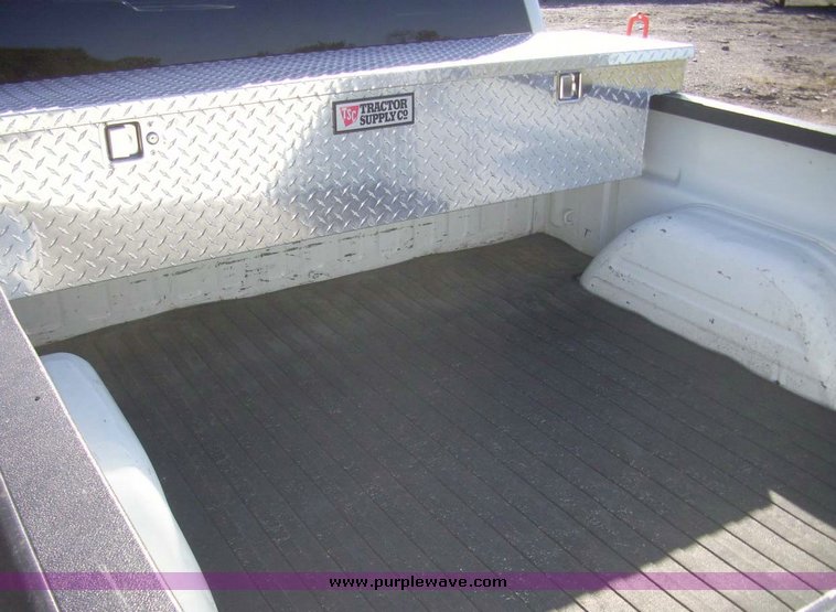 image for item 7604 2004 Chevrolet C1500 Silverado pickup truck