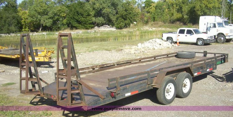 image for item 7606 1993 Gold 28' tandem axle trailer